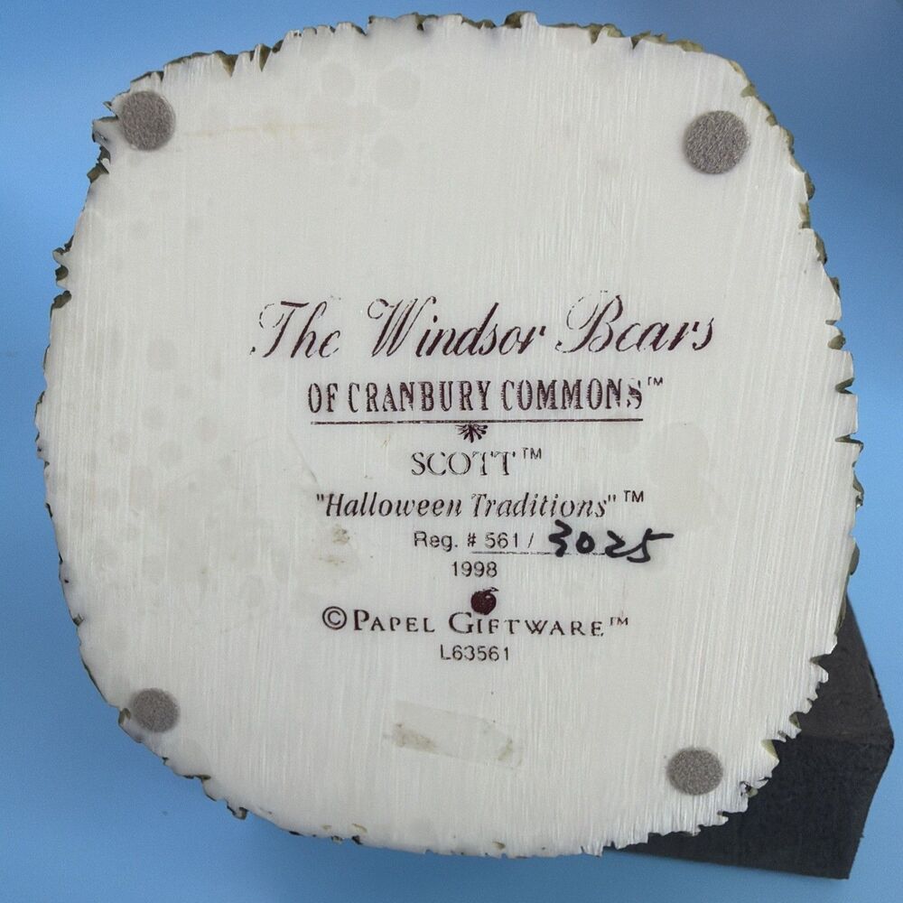 The Windsor Bears of Cranberry Commons- Scott - "Halloween Traditions" Figurine - Picture 6 of 6